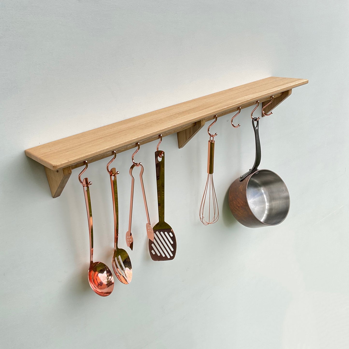 Kitchen shelf with pan rail
