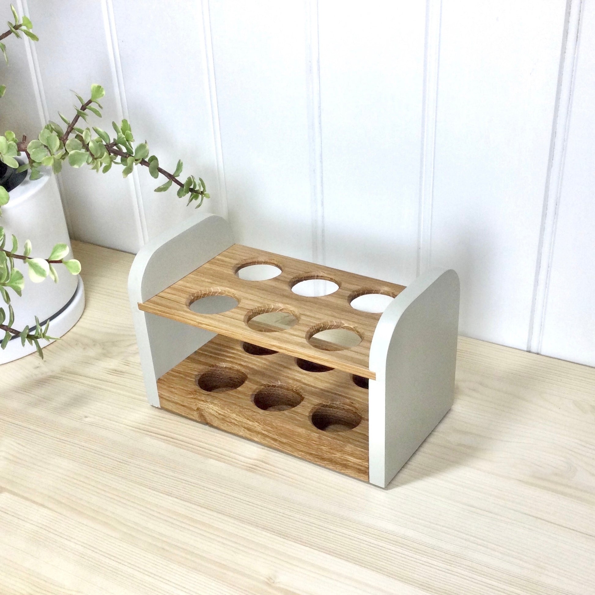 Fresh egg holder in oak with light grey sides