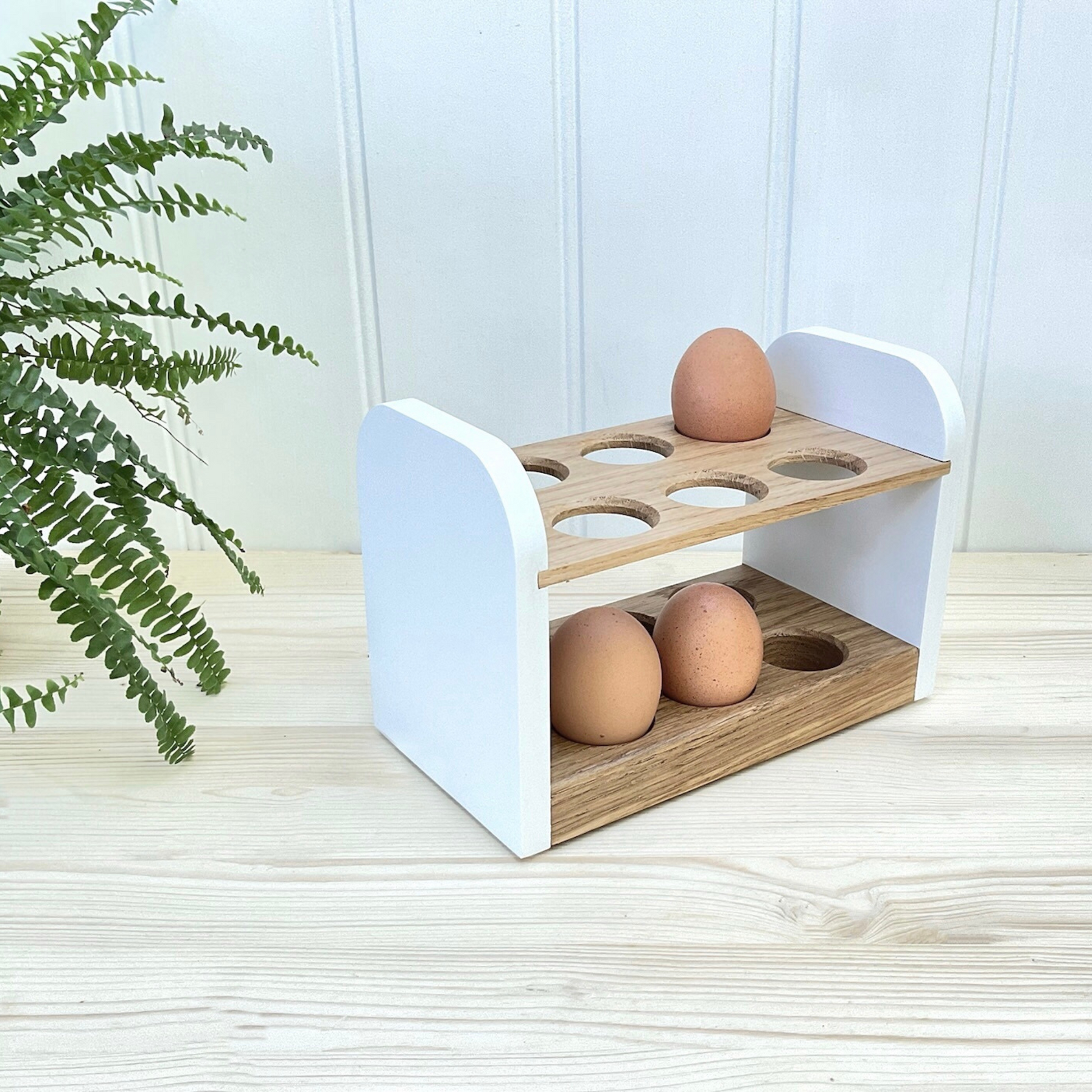 Egg rack in oak with white sides